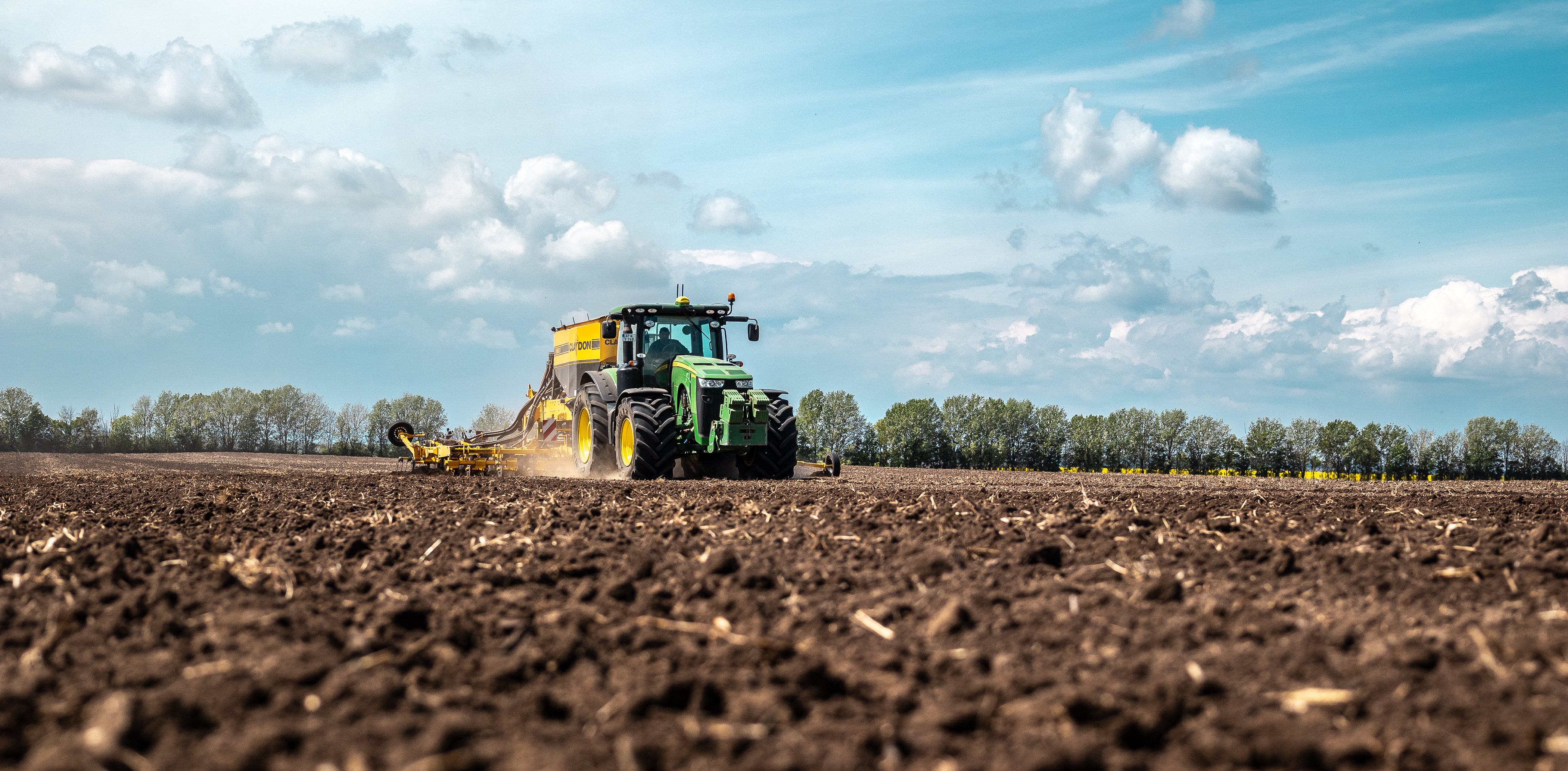 Traktor, Sämaschine bei der Aussaat